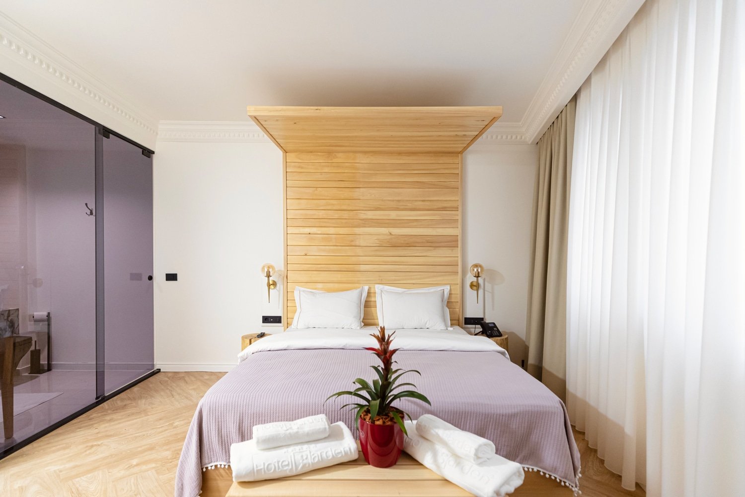 Guzmania Room